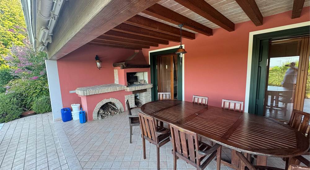 portico con barbecue