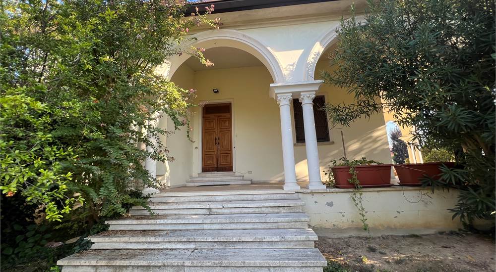 portico